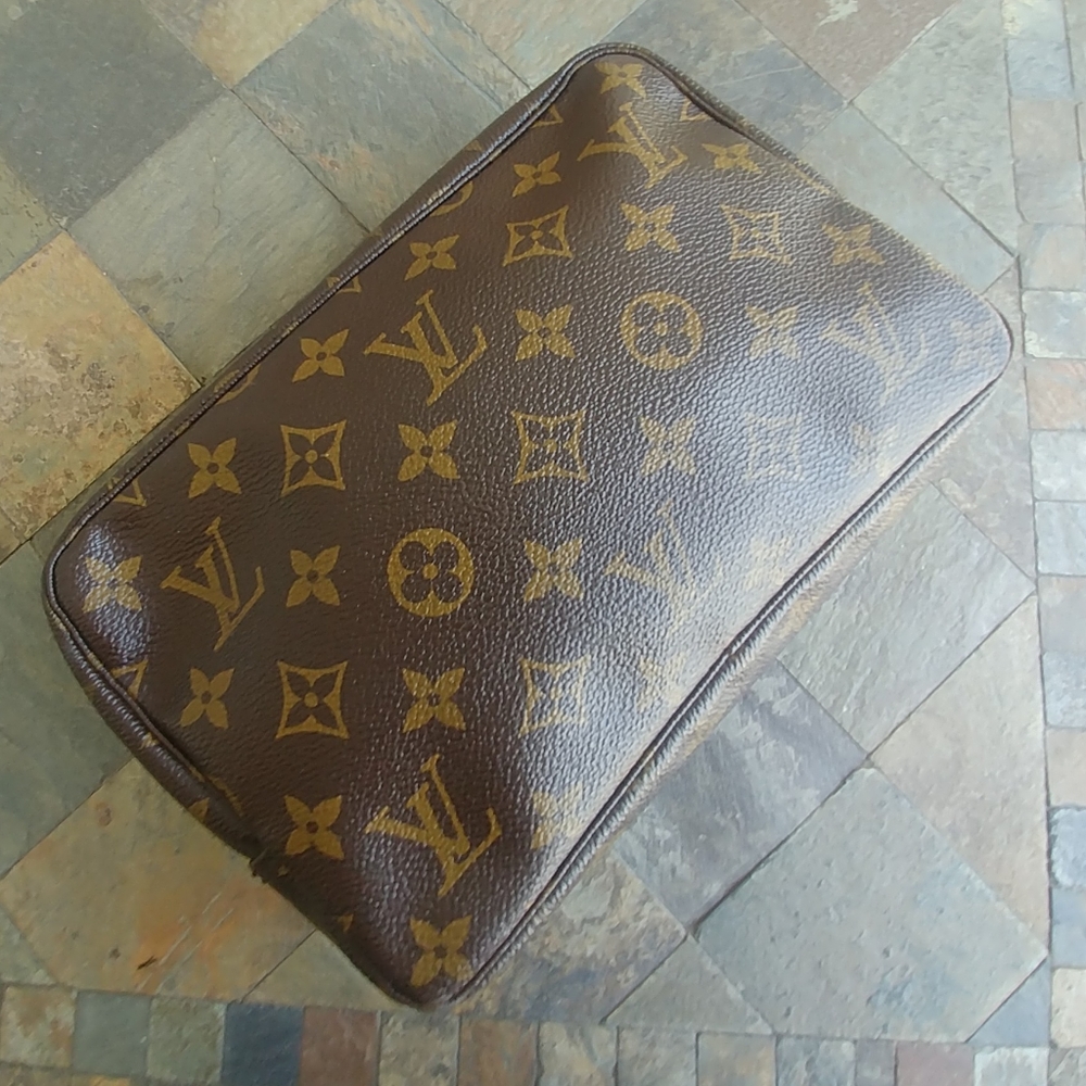 Authentic Louis Vuitton Monogram Trousse Toilette 23